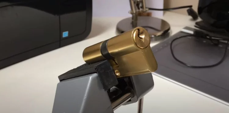 Picking Locks: Cylindrical Locks