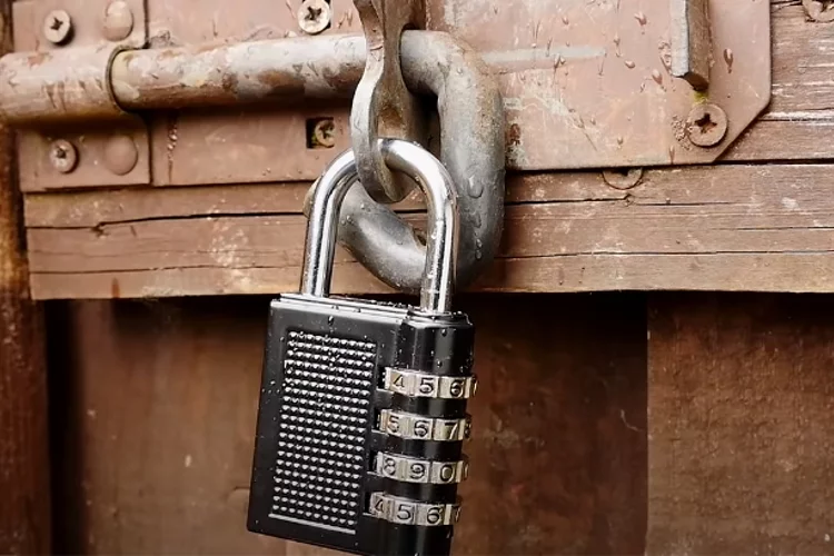 Details on a 4-Digit Combination Lock