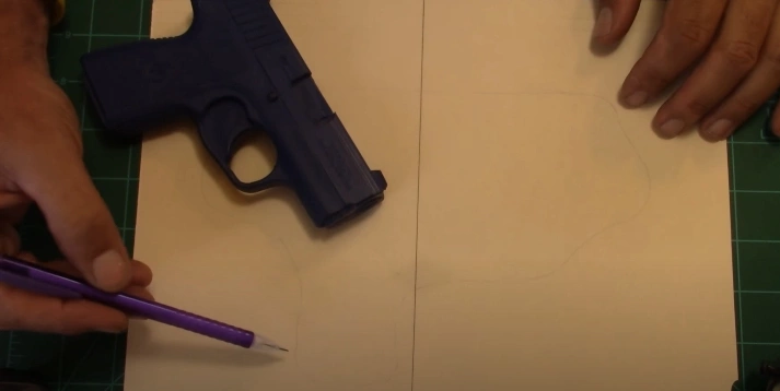 First Step: Choosing a Piece of Cardboard or a Rigid Folder