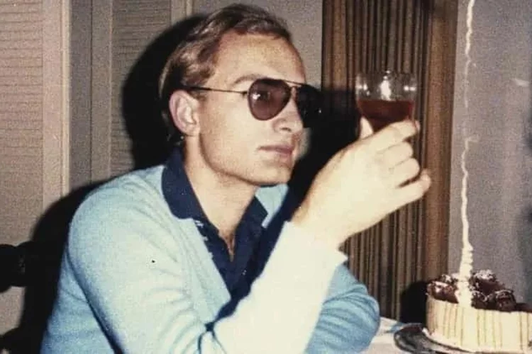 Clark "makeovers", changes hairstyle, clothes to fit the status of royal descendants. Photo: Toutiao